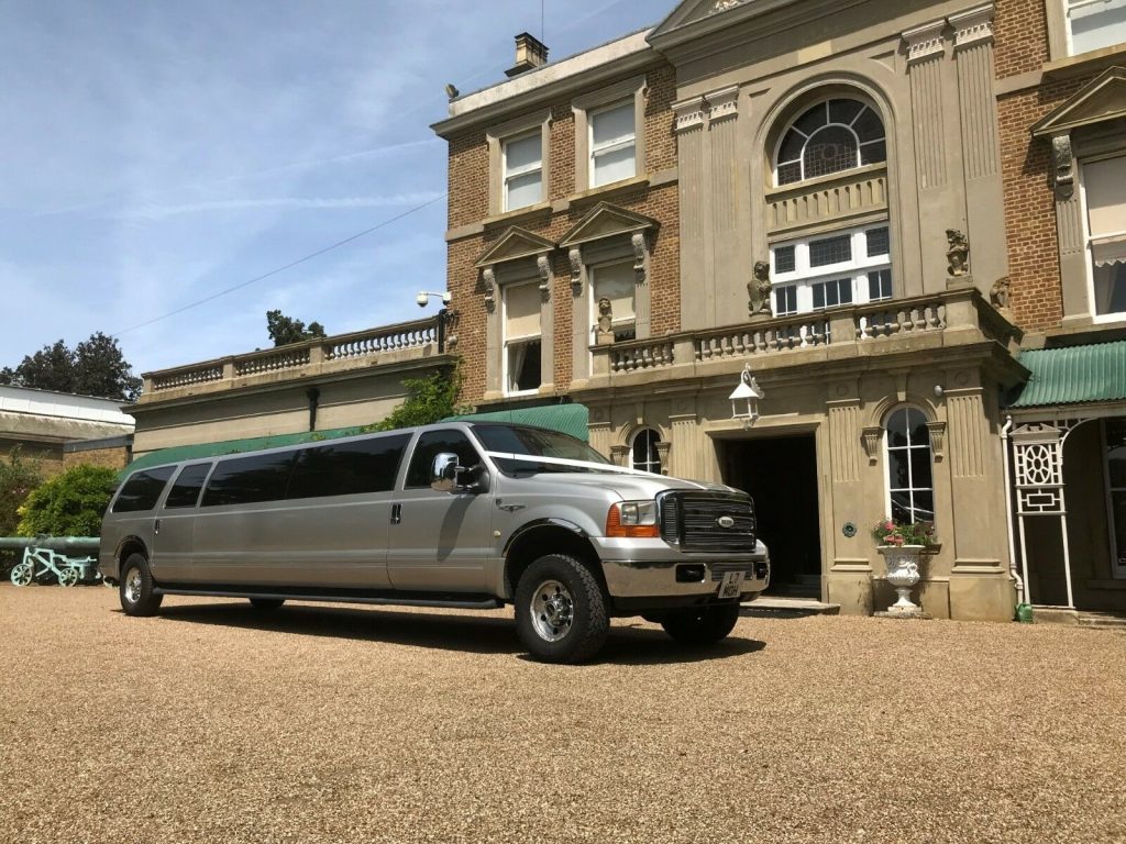 Tamworth Ford Excursion Limo service