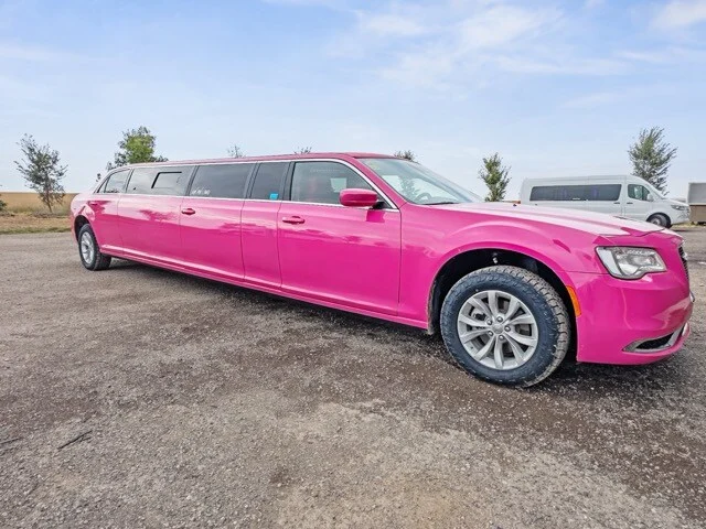 Tamworth Pink Limousine for hire